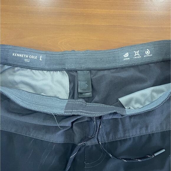 Kenneth Cole Men’s Tech Active Water Resistant Shorts – Size Large - Picture 5 of 8